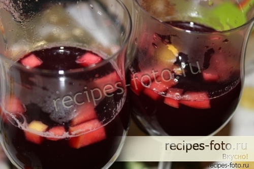 Классический глинтвейн с яблоками и медом