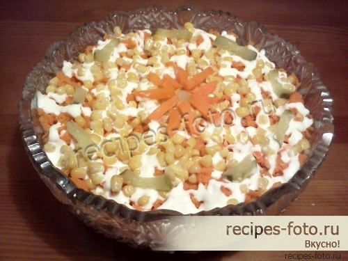 Классический слоеный салат из печени трески с картошкой и морковью
