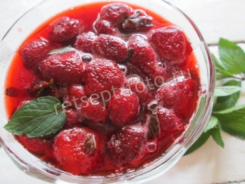 Клубничное варенье с мятой