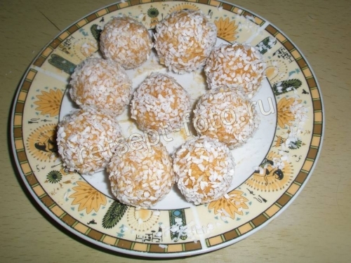 Конфеты "Рафаэлло" со сгущенкой и кокосовой стружкой