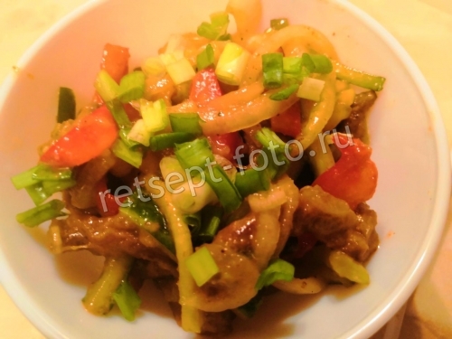 Корейский салат с говядиной и овощами