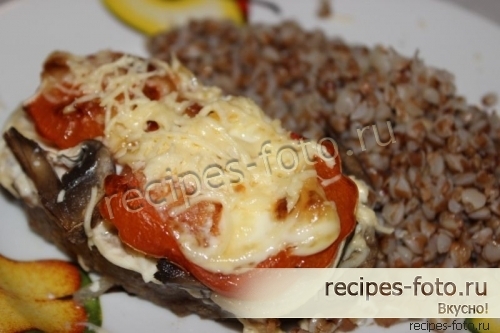 Котлеты запеченные в духовке с помидором, грибами и сыром