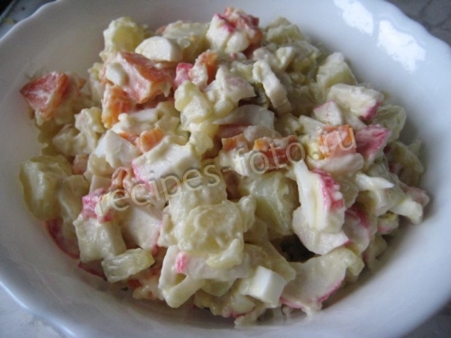 Крабовый салат с крабовыми палочками и картошкой