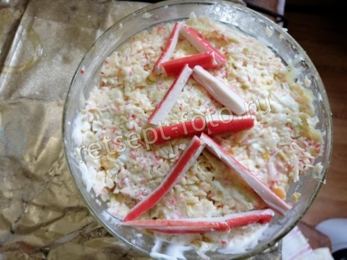 Крабовый салат с сыром и яблоком