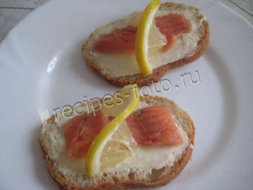 Красивые бутерброды с красной рыбой и лимоном