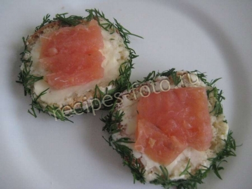 Красивые бутерброды с красной рыбой и маслом