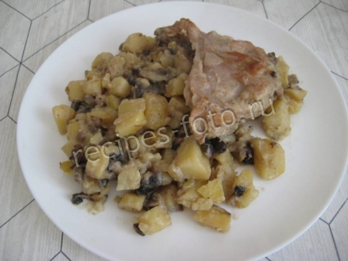 Кролик с грибами и картошкой в сметане