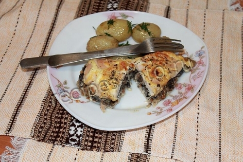 Куриное филе фаршированное грибами и сыром в духовке