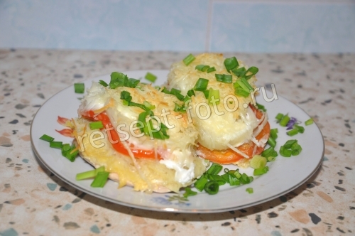 Куриное филе с картошкой и помидорами в духовке