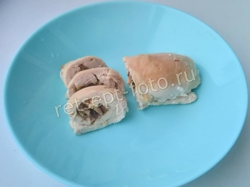 Куриные рулетики с грибами и сыром в сливках в духовке
