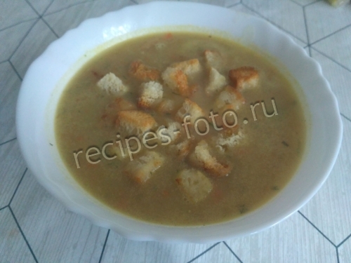 Куриный суп-пюре с картофелем и гренками