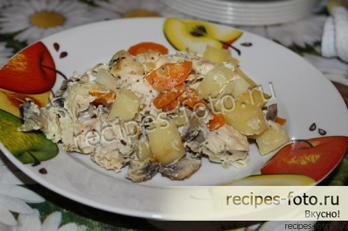 Курица в духовке в рукаве с картофелем овощами и грибами