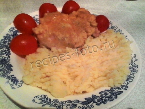 Вареное куриное филе в кляре на сковороде