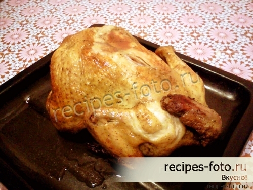 Курица запеченная целиком в духовке с яблоками в рукаве