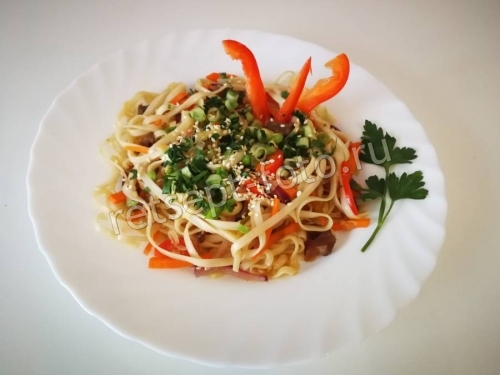Лапша удон с говядиной и овощами