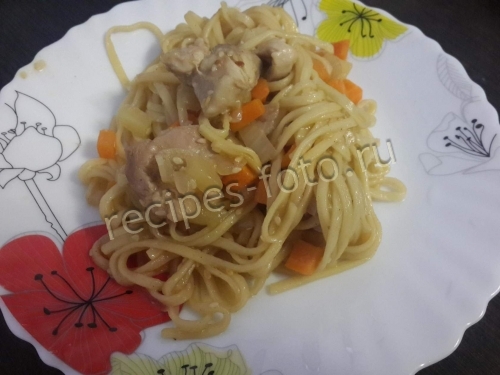 Лапша удон с курицей и овощами