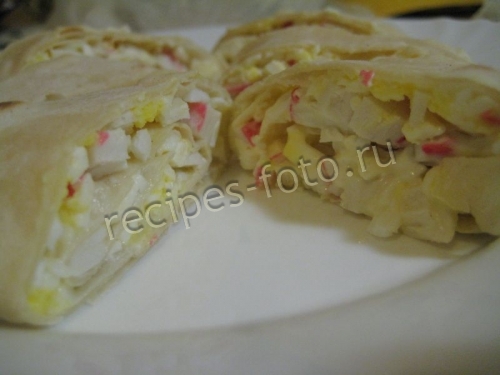 Лаваш с крабовыми палочками и плавленым сыром