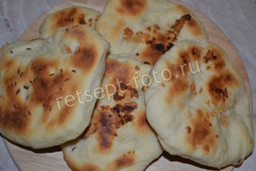 Лепешки Наан с чесноком в духовке