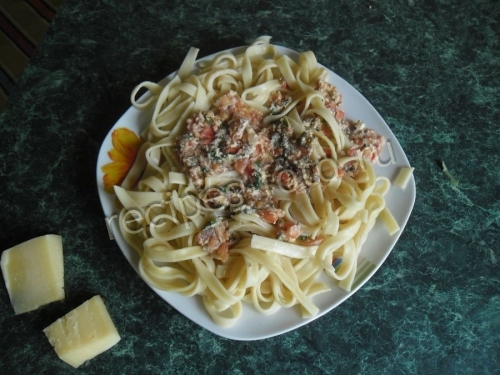 Макароны с яйцом и помидорами