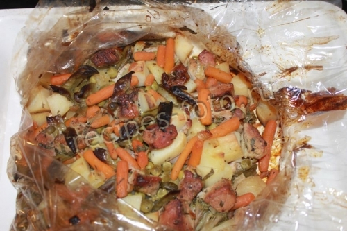 Мясо в соевом соусе с овощами запеченное в духовке в рукаве