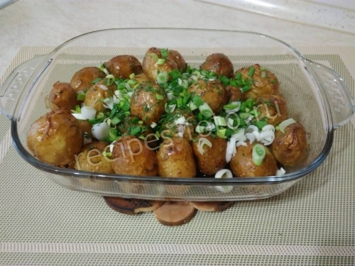 Молодая картошка с чесноком и укропом