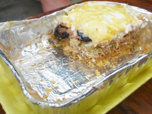 Мусака по-гречески с баклажанами и картофелем под соусом бешамель