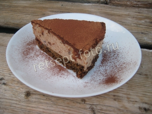 Муссовый торт с черносливом и орехами