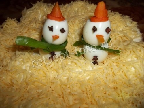Новогодний салат "Снеговики" с копченой курицей