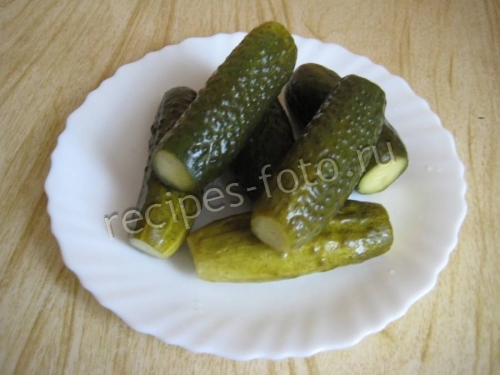 Огурцы малосольные с чесноком и укропом