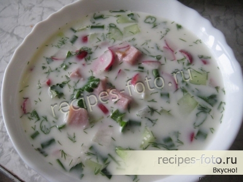 Окрошка с колбасой и редисом на сметане и воде