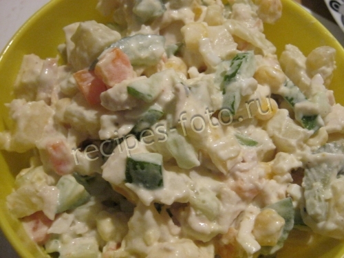 Оливье с кукурузой и курицей