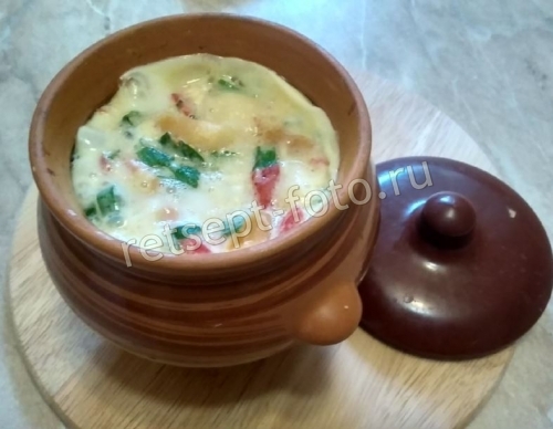 Омлет с хлебом, колбасой и помидорами в духовке