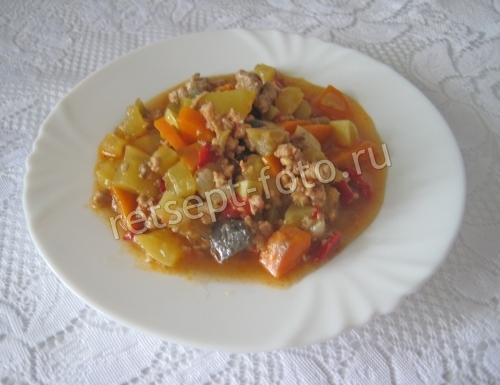 Овощное рагу с фаршем, кабачками и баклажанами