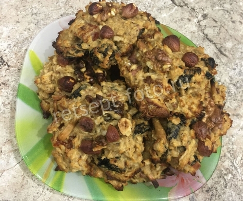 Овсяное печенье с шоколадом, сухофруктами и орехами
