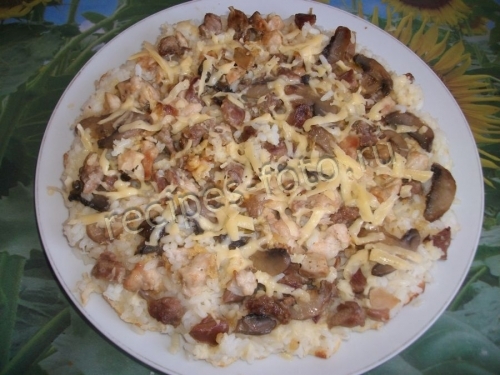 Пирог на кефире с курицей, грибами и сыром в духовке