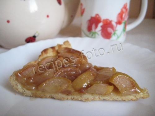 Пирог с грушами и карамелью