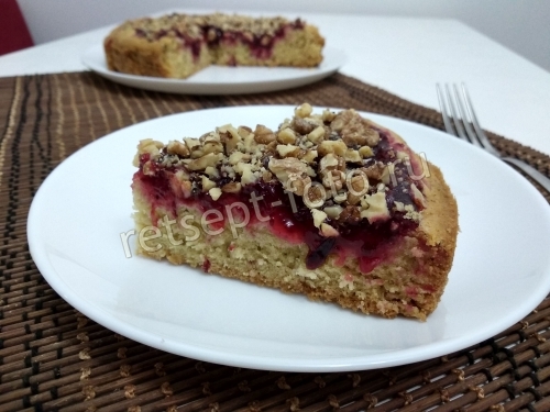 Пирог с клюквой и орехами