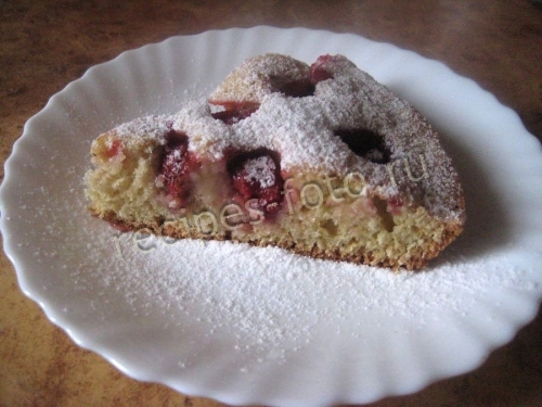Пирог с клубникой на скорую руку