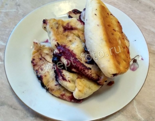 Пирожки с черникой в духовке