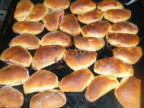 Пирожки с колбасой и сыром в духовке