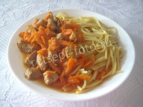 Подлива из свинины с морковью и луком