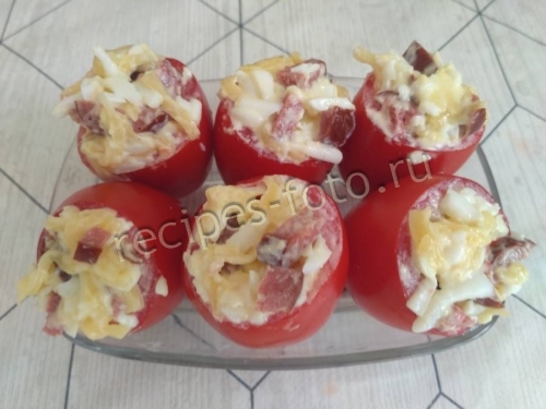 Помидоры фаршированные сыром и колбасой