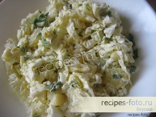 Простой картофельный салат с пекинской капустой и яйцом
