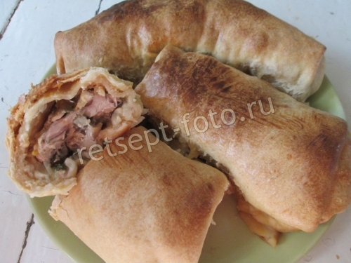 Простой пирог с курицей из тонкого теста