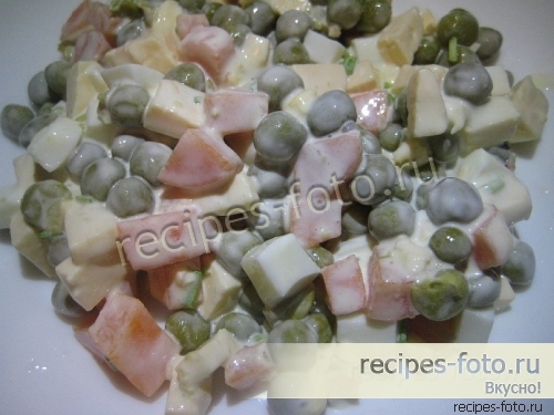 Простой салат с сыром и яйцом без мяса