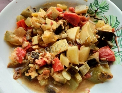 Рагу с баклажанами и кабачками в духовке