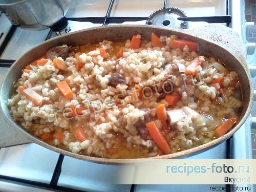 Плов из перловки с курицей