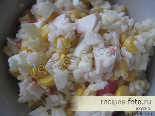 Салат с крабовыми палочками и рисом