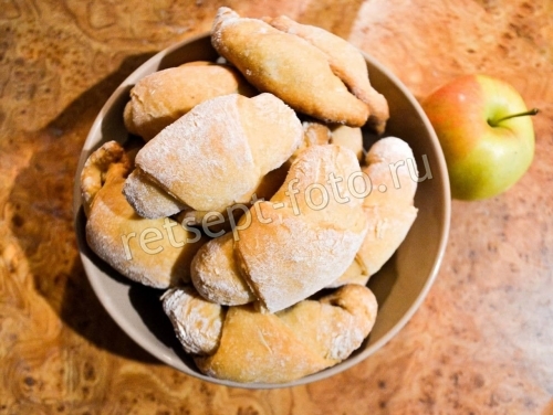 Рогалики с яблоками и корицей на сухих дрожжах