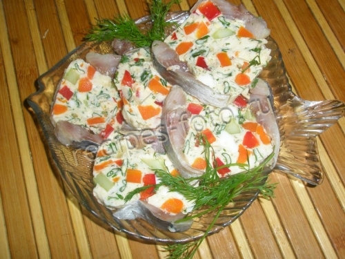Рулет из селедки с яйцом и с желатином